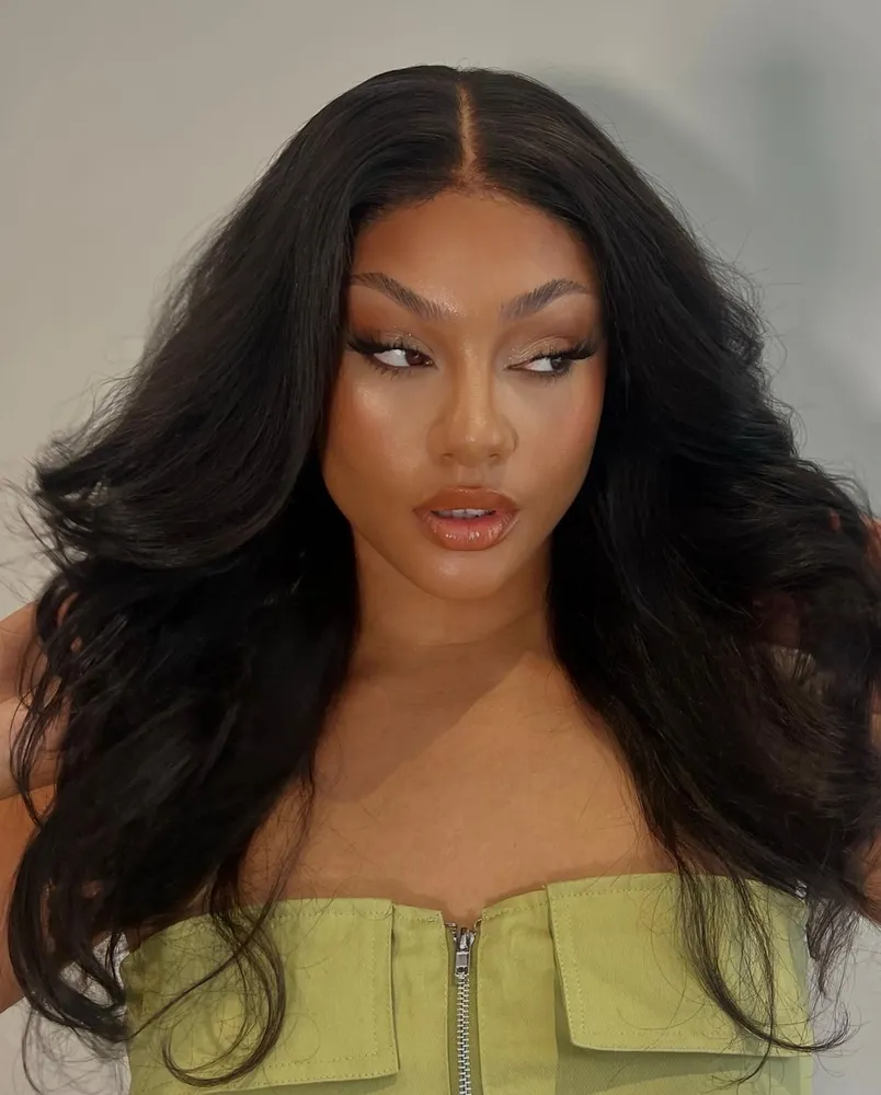 Glueless body wave lace wig