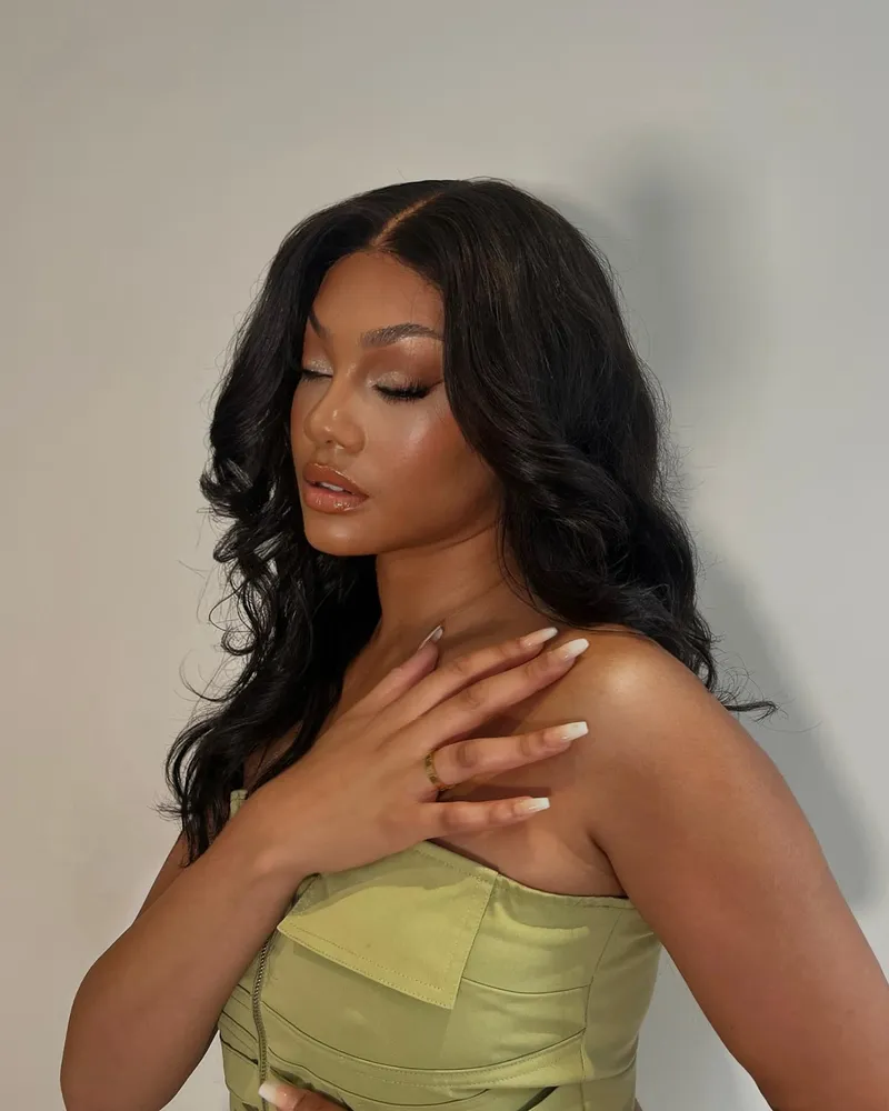 Glueless body wave lace wig