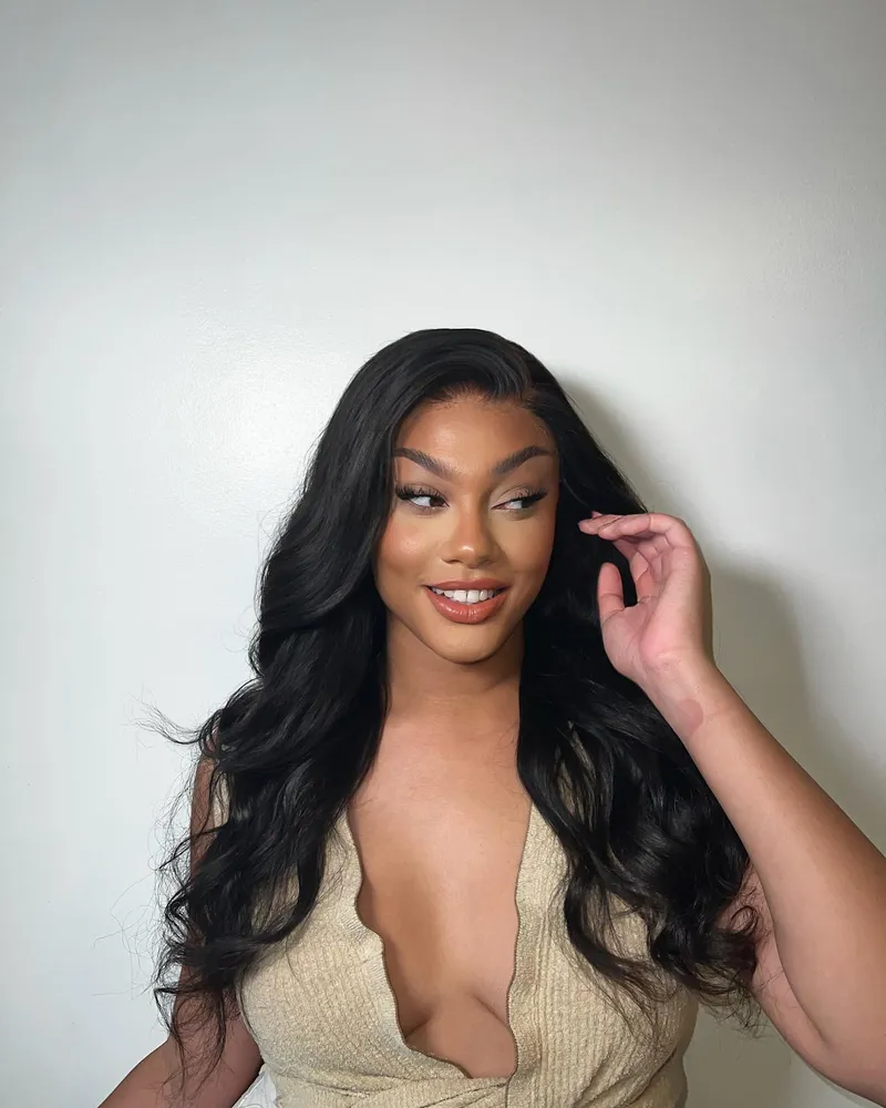 Glueless body wave lace wig