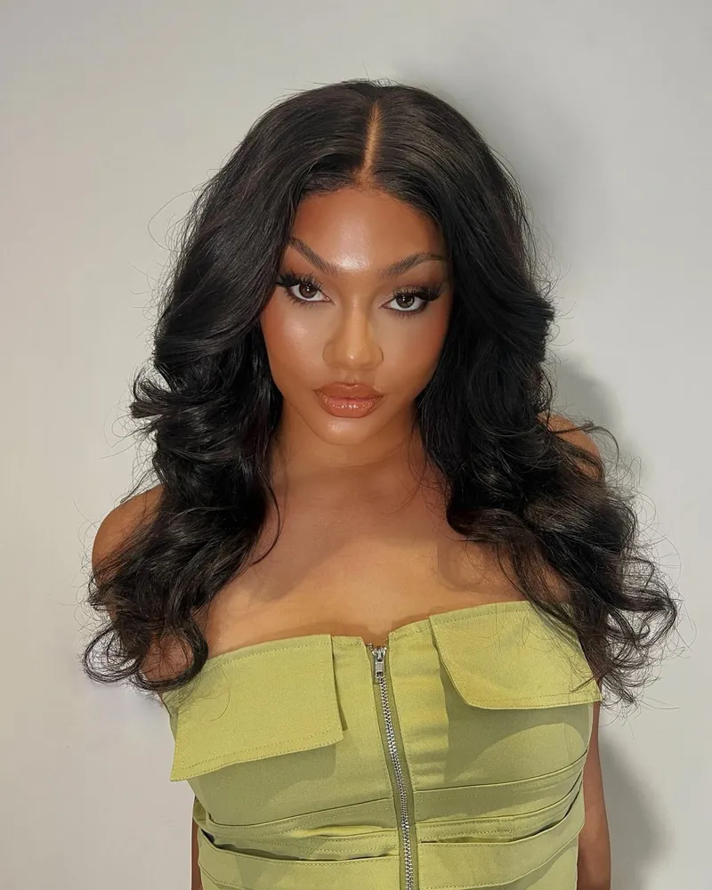 Glueless body wave lace wig