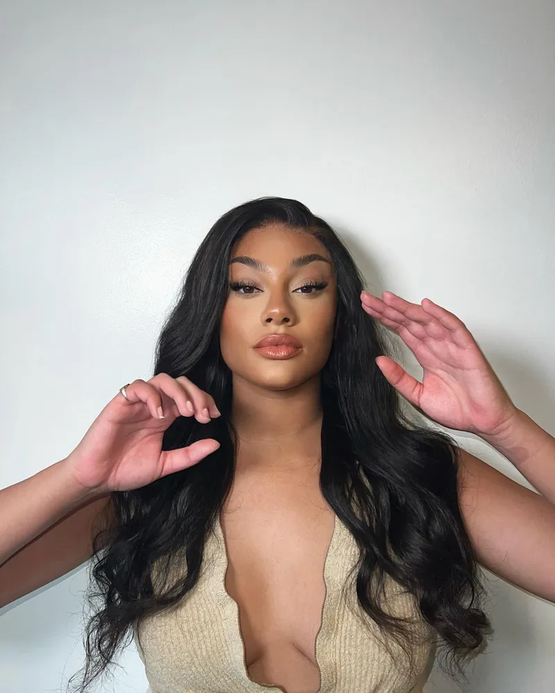 Glueless body wave lace wig